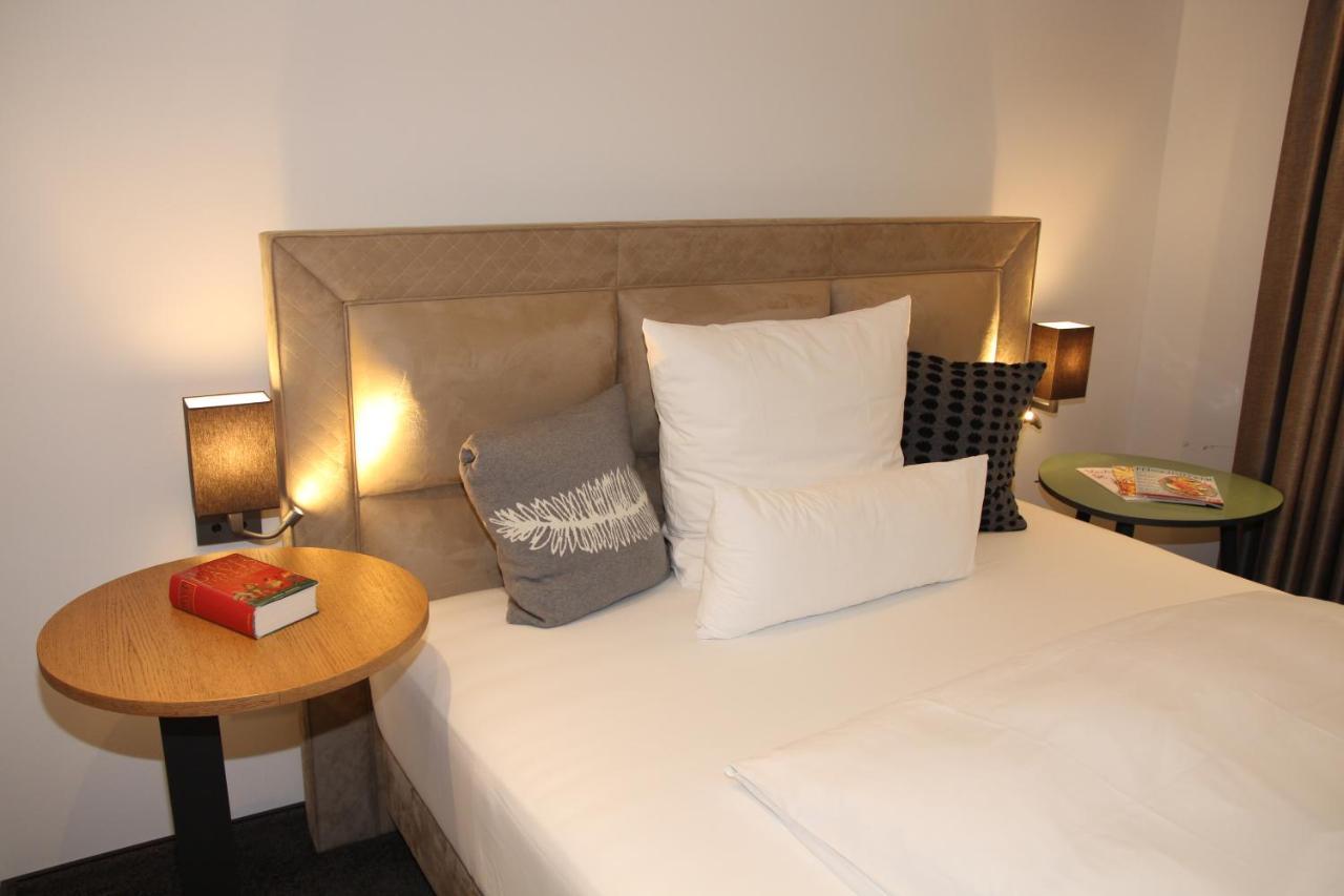 Hotel Hoell Am Main 4*