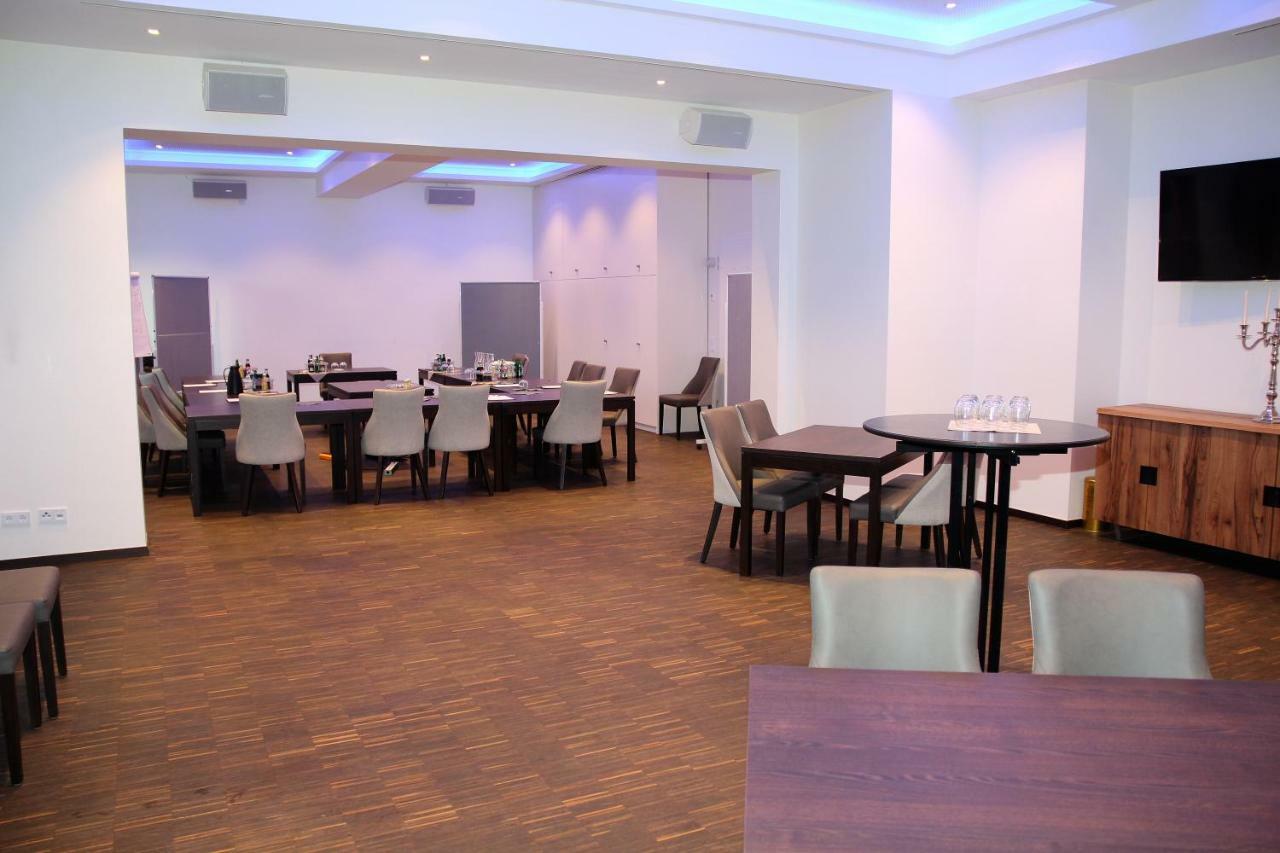 Hotel Hoell Am Main 4*